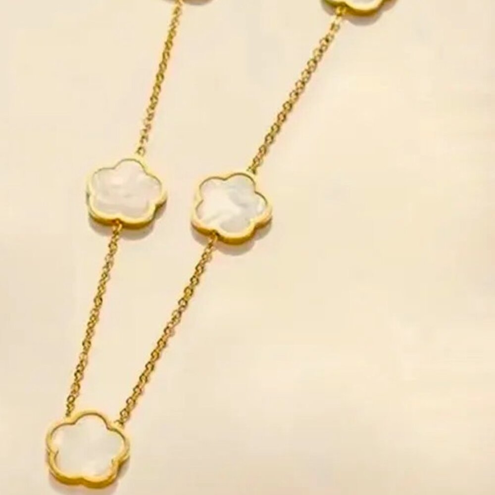 18K GOLD WHITE PEARL 5 FLORAL CLOVER FINE CHAIN LONG NECKLACE